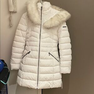 Laundry By Shelli Segal White Fur-Trimmed Puffer Jacket